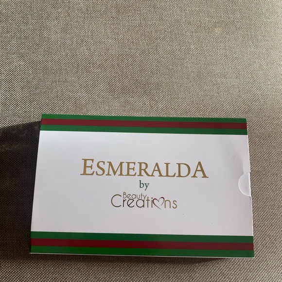 Beauty Creations Esmeralda Eyeshadow Palette - Picture 2 of 2